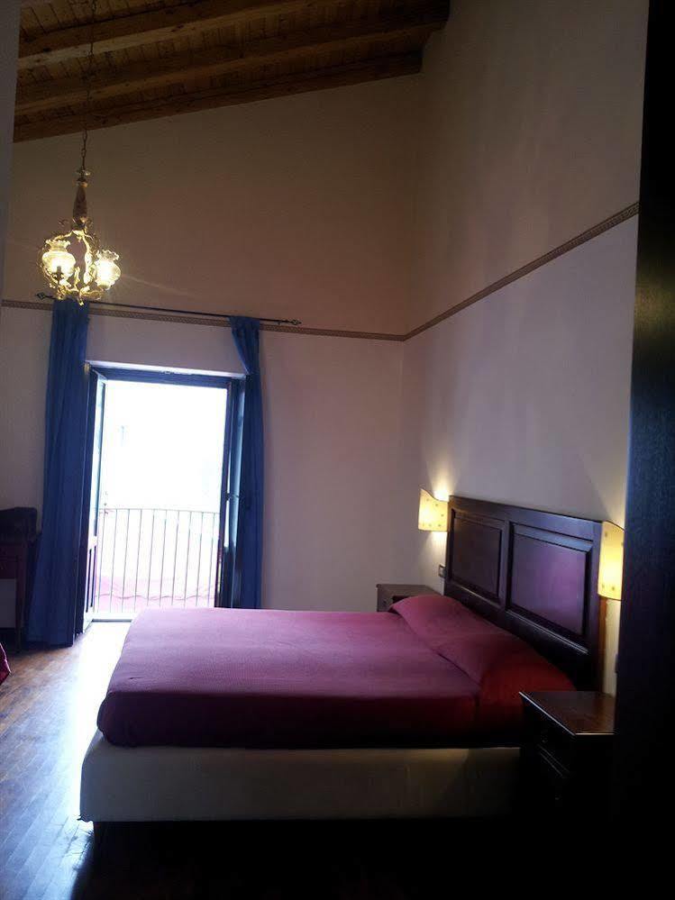 Central Rooms Il Re CTA Exterior foto